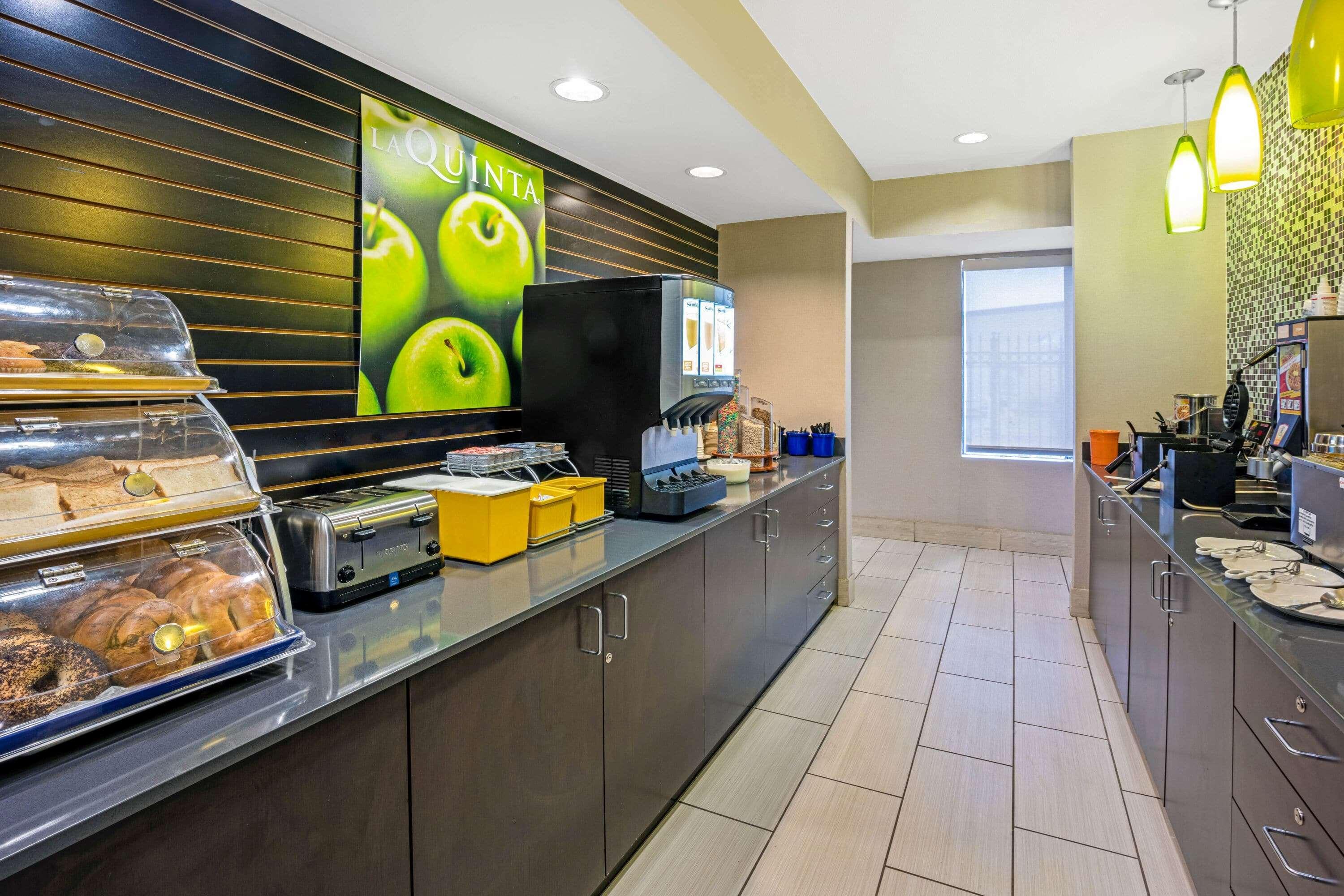 La Quinta Inn & Suites By Wyndham The Woodlands Spring Exteriér fotografie