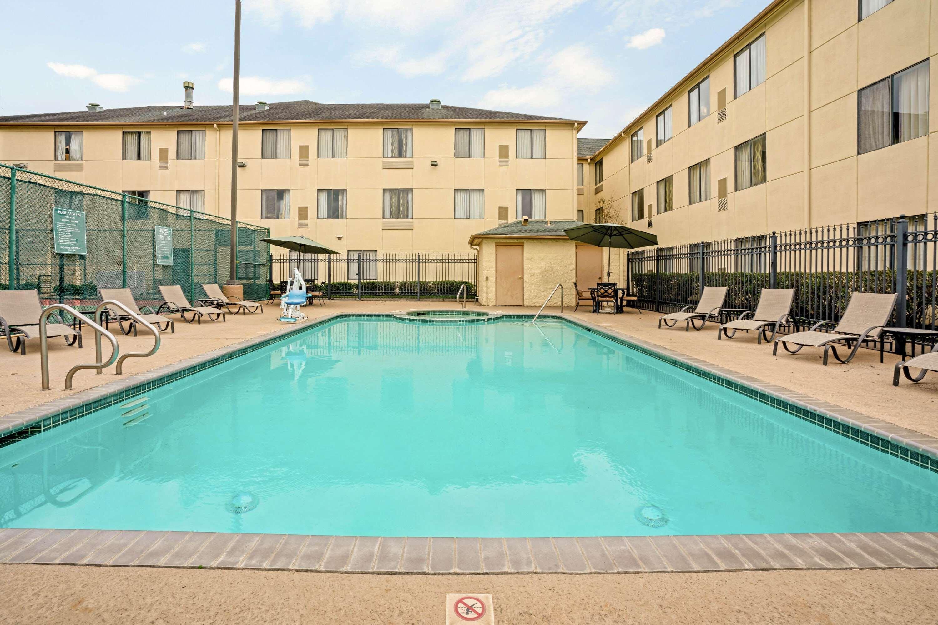 La Quinta Inn & Suites By Wyndham The Woodlands Spring Exteriér fotografie
